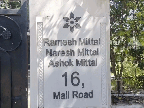 राज्यसभा सांसद अशोक मित्तल के जालंधर स्थित घर में रेड की गई है।