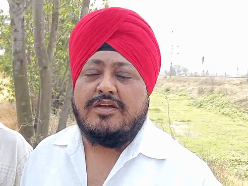 ये मंदीप सिंह जिनके कर्मचारियों से लूट हुई है। इनकी स्पेयर पार्ट्स की दुकान है।