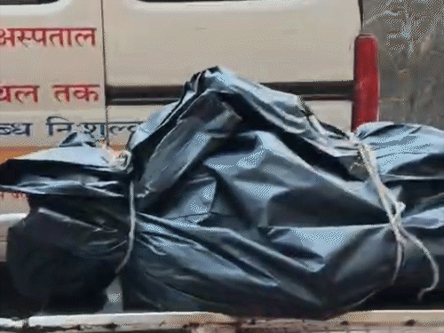 रायगढ़ मेडिकल कॉलेज में शवों का पोस्टमॉर्टम हुआ।