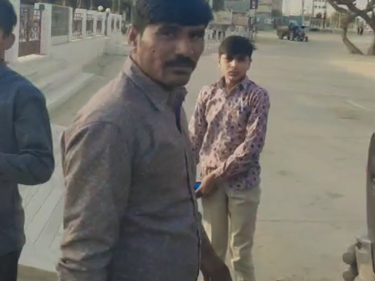 संस्थेतील लोकांनी सांगितले की, शेतकऱ्याने हरणाच्या या पिल्लाला कुटुंबाचा भाग मानले होते.