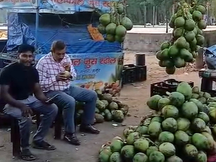 गर्मी के बढ़ने के साथ ही बोकारो में नारियल पानी की डिमांड में भी वृद्धि हुई है।