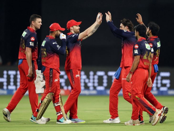 फिल सॉल्ट ने ऋषभ पंत का कैच पकड़ लिया।