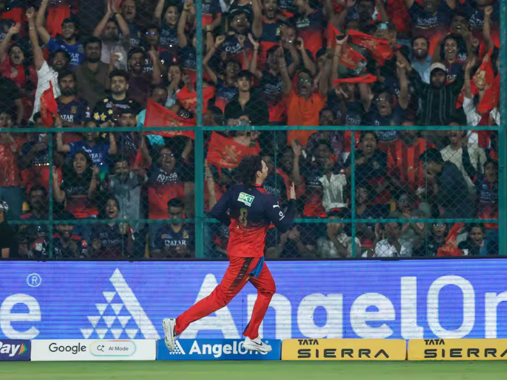 टिम डेविड ने लिंडे का कैच 7 रन पर पकड़ा।