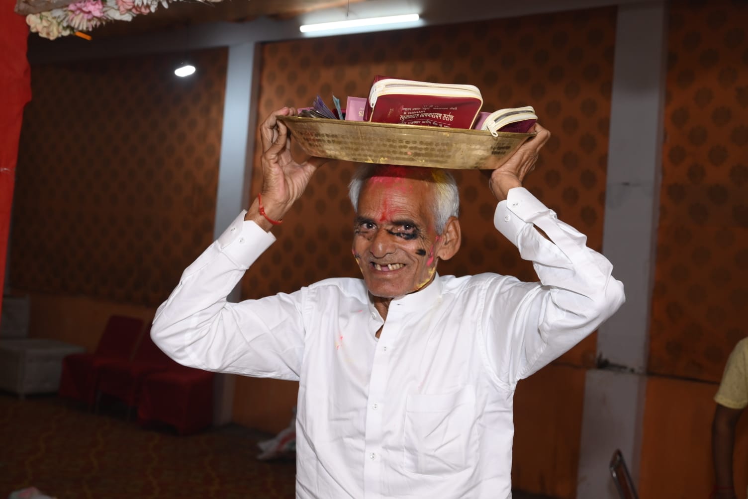 शादी के दौरान दीपक के पिता रमेश शर्मा।