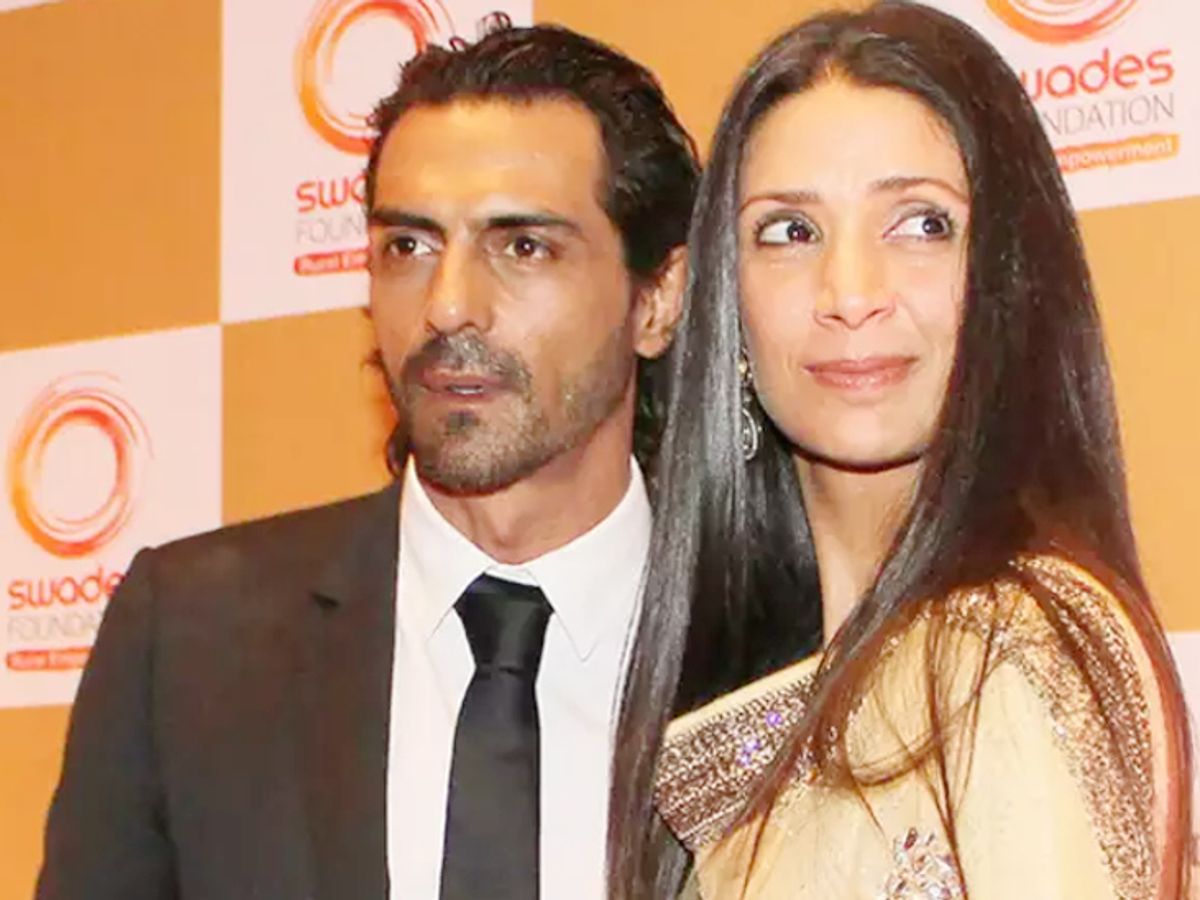Arjun Rampal and Mehr Jesia were married in 1998. The couple later divorced on 19 November 2019.