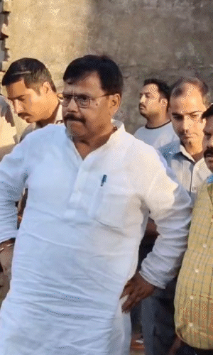 ऊर्जा मंत्री प्रदुम्न सिंह तोमर मौके पर पहुंचे।