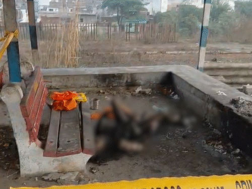 12 मार्च को हाथरस रोड रेलवे स्टेशन के प्लेटफॉर्म से मिला था लावारिस भिखारी का जला हुआ शव।