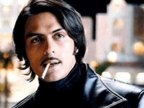 Arjun Rampal played the negative role of Jasjeet in the film Don and Mukesh “Mickey” Mehra in Om Shanti Om.
