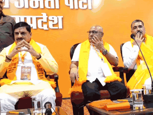 मुख्यमंत्री और प्रदेश अध्यक्ष।