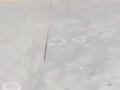 गोलियों के खोल मिलने पर पुलिस की ओर से लगाए गए निशान।