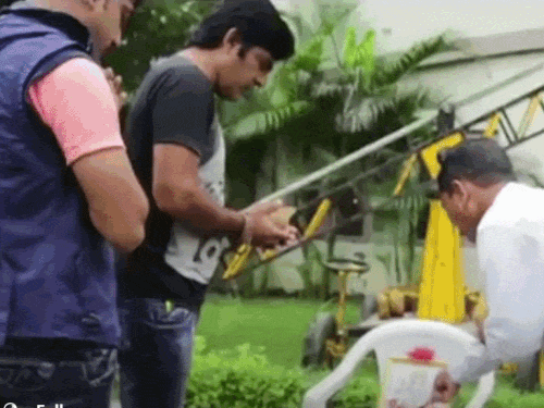 फिल्म के मुहूर्त पर प्रभु भाई सोलंकी भी मौजूद था।