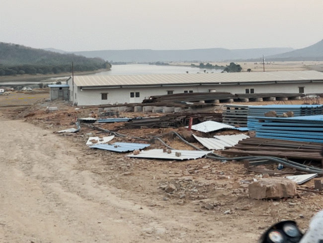 विरोध के बीच प्रोजेक्ट का काम जारी है।