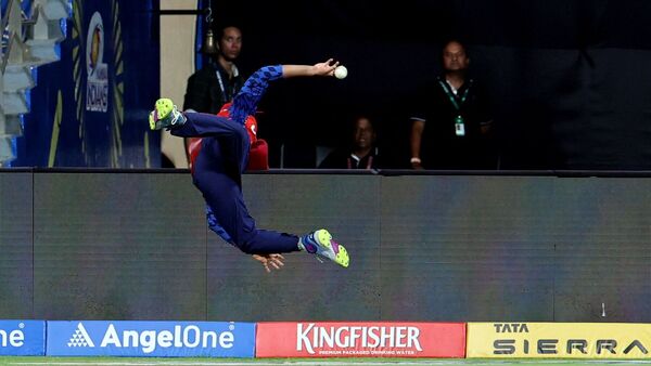 श्रेयस ने हवा में छलांग लगाकर कैच लिया।