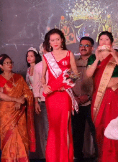 अहमदाबाद में मिसेज इंडिया 2026 का ताज जीतने के बाद अपूर्वा वर्मा।