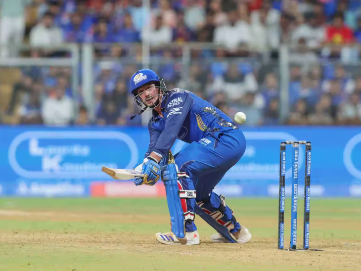 क्विंटन डी कॉक 112 रन बनाकर नाबाद लौटे।