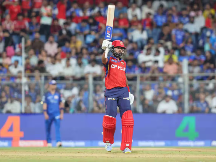 श्रेयस 35 बॉल पर 66 रन बनाकर आउट हुए।