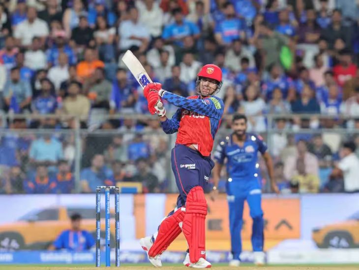 प्रियांश 15 रन बनाकर आउट हुए।