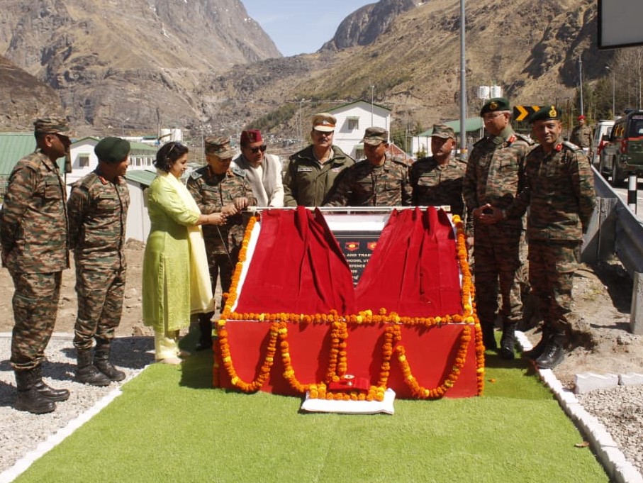 हर्षिल में हेरिटेज एवं सांस्कृतिक केंद्र की आधारशिला रखते CDS।