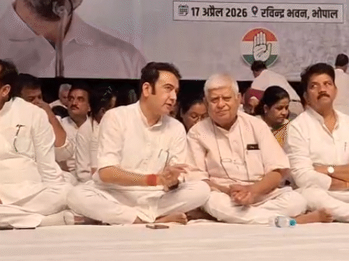 सम्मेलन में 50 से ज्यादा वरिष्ठ नेता मौजूद है।