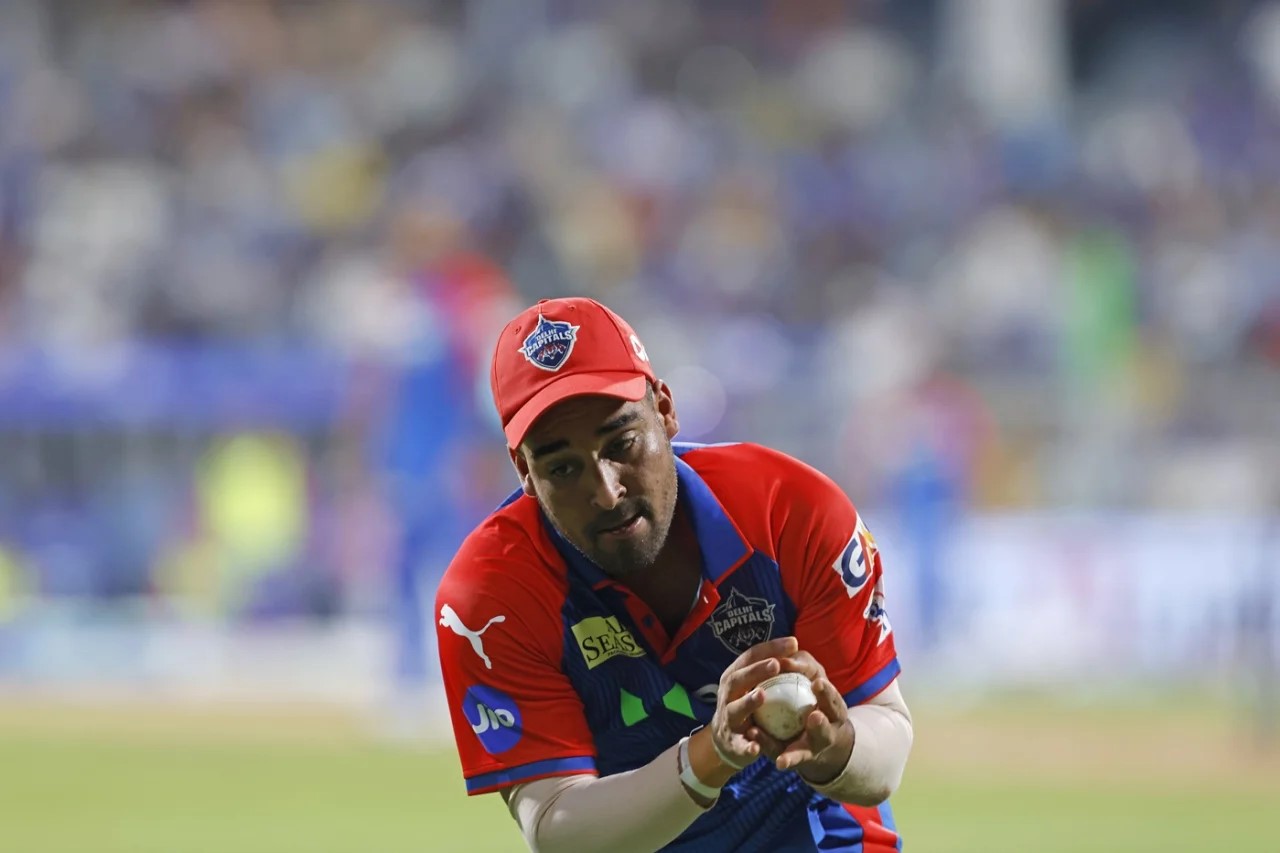 विपराज ने अब तक 17 IPL मैचों में 12 विकेट लिए हैं और 154 रन बनाए हैं।