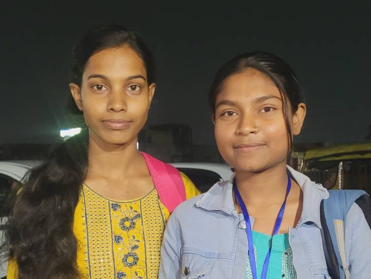 दुर्गापुर की रहने वाली 20 साल की मोह और उनकी बहन मोमिता।
