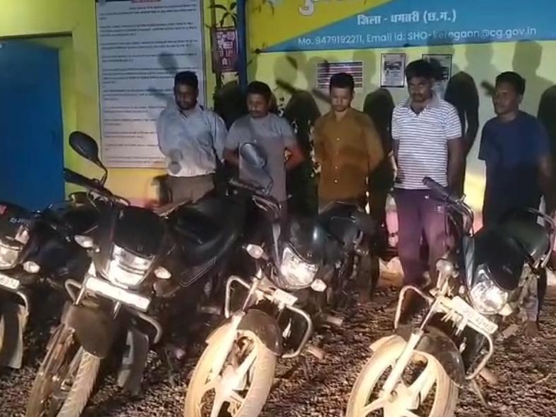 धमतरी में जुआ अड्डे पर कार्रवाई, 5 गिरफ्तार:  1.14 लाख का सामान जब्त, जुआ एक्ट के तहत केस दर्ज – Dhamtari News