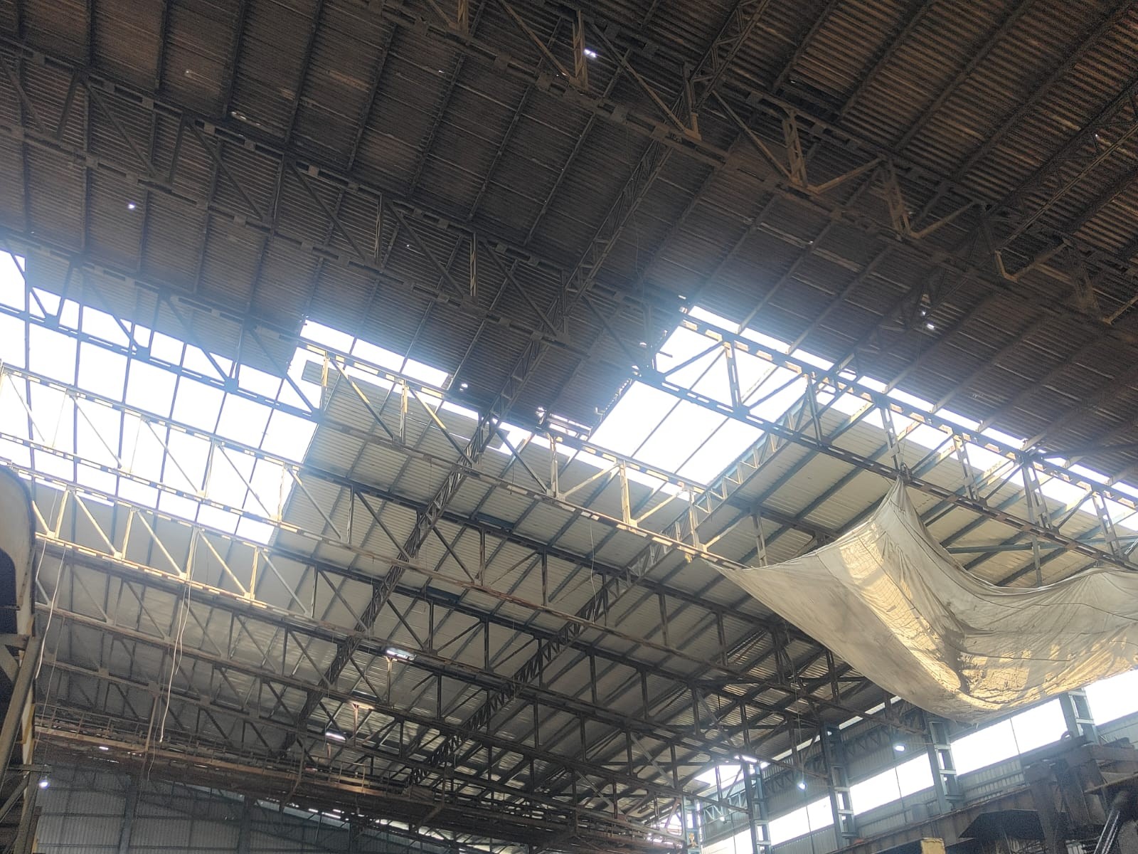 टीनशेड का काम करते समय हुआ हादसा।