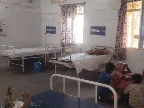 ये तस्वीर अस्पताल के अंदर की है।