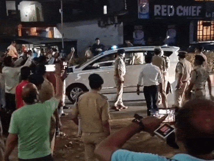 डीजीपी कैलाश मकवाना रात्री सिंगरौलीला पोहोचले. त्यांनी बँकेच्या आत पाहणी केली.