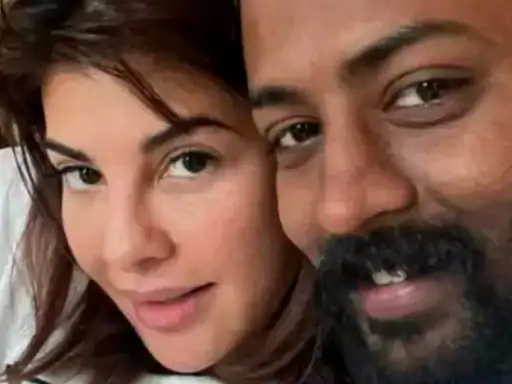 सुकेश के साथ जैकलीन फर्नांडिस की कई तस्वीरें वायरल हो चुकी हैं।