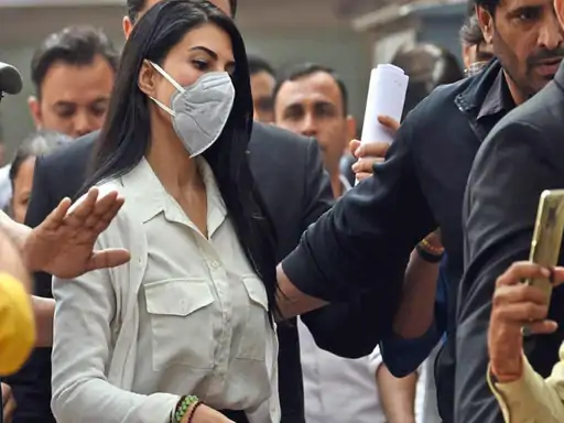 जैकलीन फर्नांडिस कोर्ट में इस केस को रद्द करने की मांग कर चुकी हैं।