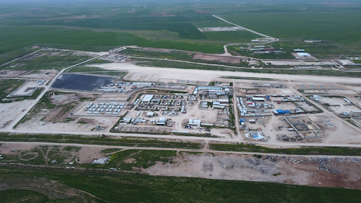 हसाका प्रांत के ग्रामीण इलाके में स्थित कसरक बेस है। अमेरिकी सेना की वापसी के बाद इसे सीरियाई सरकारी बलों को सौंप दिया गया।