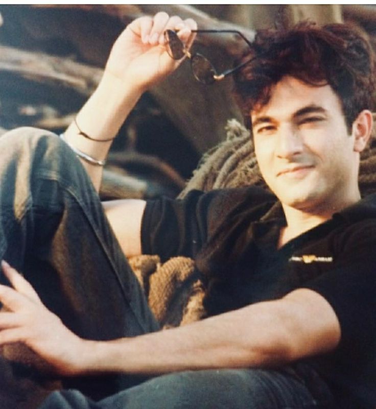 जुनून रेस्टोरेंट की ओपनिंग के बाद Eater NY ने 'न्यूयॉर्क्स हॉटेस्ट शेफ' का टाइटल दिया था।