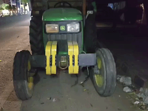 ट्रैक्टर से हुई टक्कर।