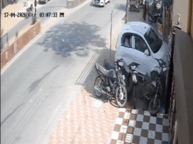 एक घर में लगे सीसीटीवी कैमरे में रिकॉर्डिंग में कार तेजी से दुकान की तरफ आई।