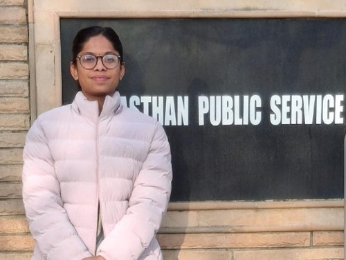 सज्जनगढ की आकांक्षा पटेल को आल राजस्थान मे 689 रैंक व टीएसपी वर्ग मे 24वी रैंक हासिल हुई है।