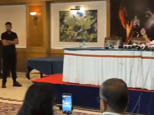 चंडीगढ़ में शुक्रवार को प्रेस कॉन्फ्रेंस के दौरान मासूम शर्मा ने कहा था कि मैंने ईमेल के जरिए महिला आयोग को जवाब भेज दिया है। - Dainik Bhaskar