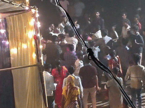 जांजगीर-चांपा जिले में एक शादी समारोह के दौरान ग्रामीणों और बाराती के बीच जमकर मारपीट हो गई। - Dainik Bhaskar