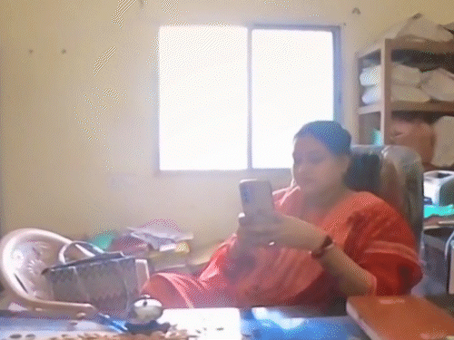 महिला अधिकारी के वीडियो बनाने पर आप बादाम खाइए जब आपको याद आ जाए तो मुझे बता दीजिए।