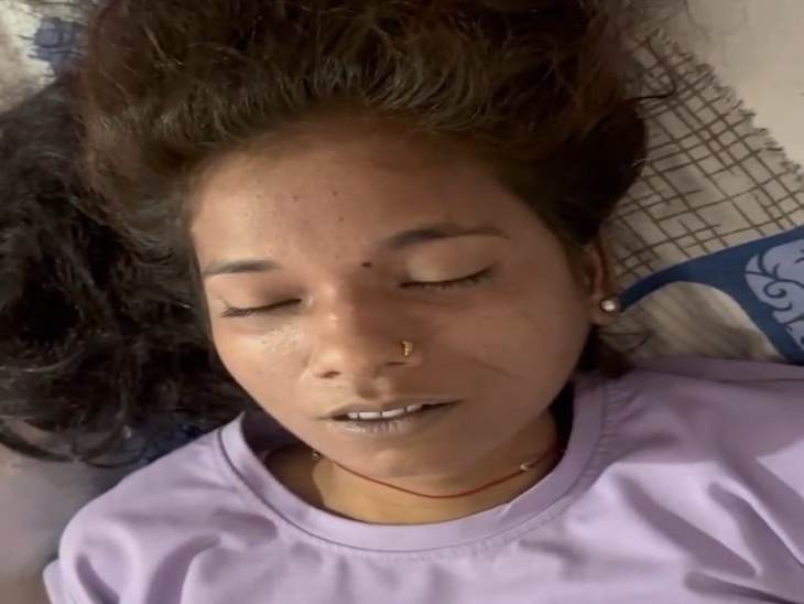 युनेश्वरी वर्मा खैरागढ़ जिले के चिचोला की रहने वाली थी।