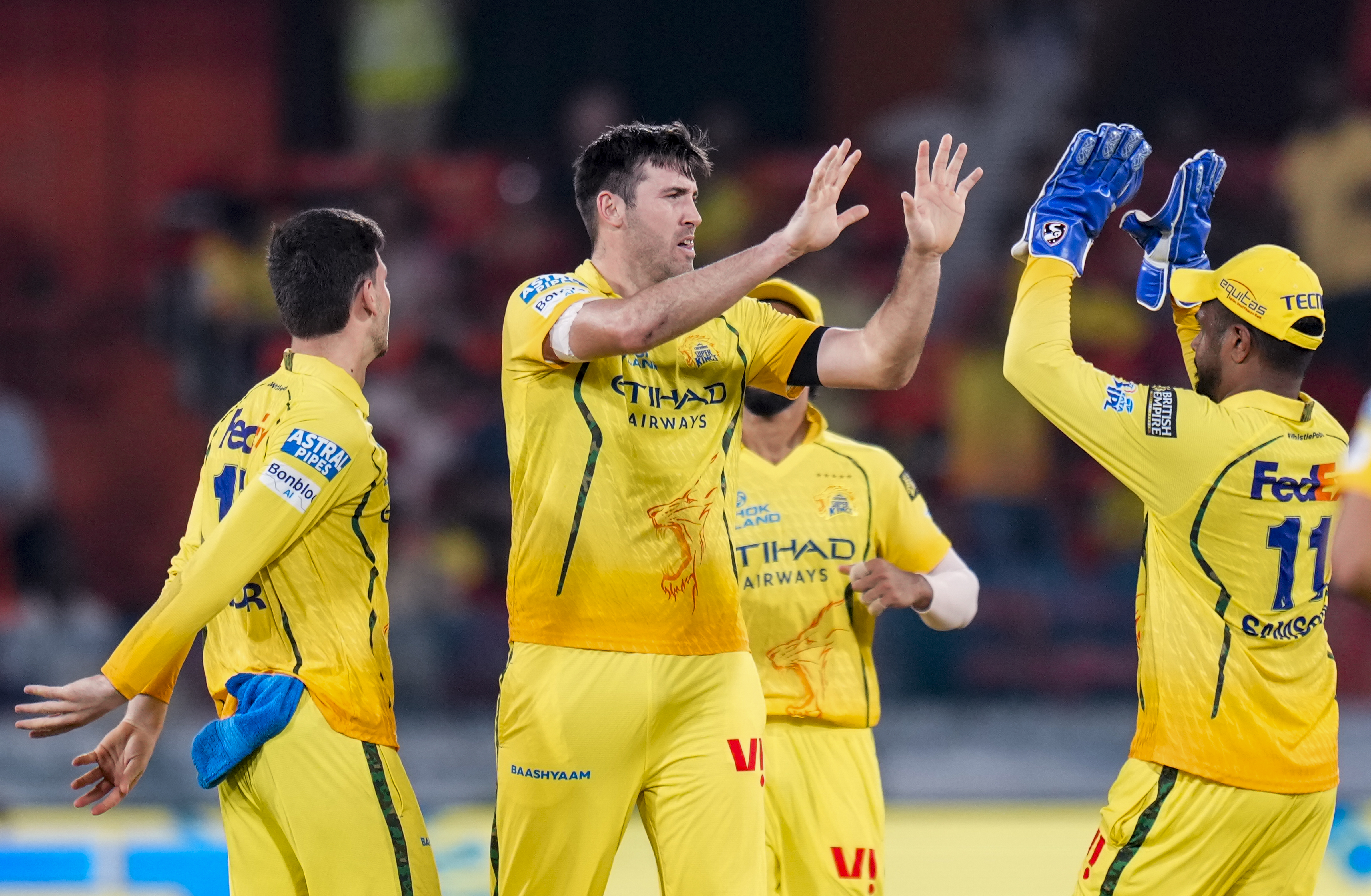 जैमी ओवरटन ने अभिषेक शर्मा को पवेलियन भेजा।