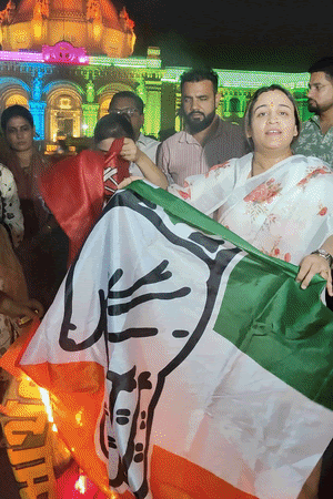 अपर्णा ने कहा- बिल पास न होने देकर विपक्ष ने कलंकित करने वाला काम किया है। नारी शक्ति इन लोगों को कभी माफ नहीं करेगी।
