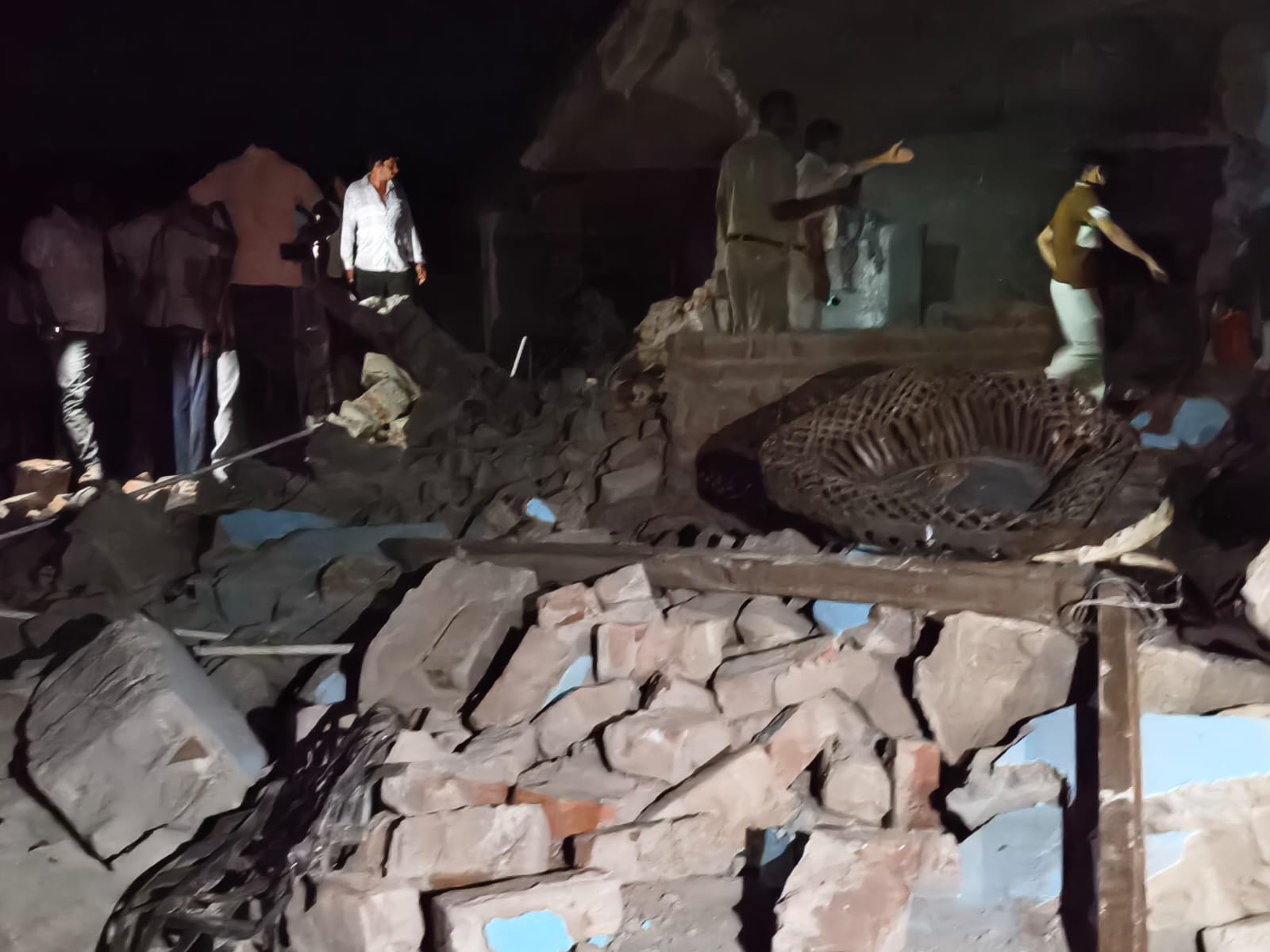 हादसे के बाद की तस्वीर।