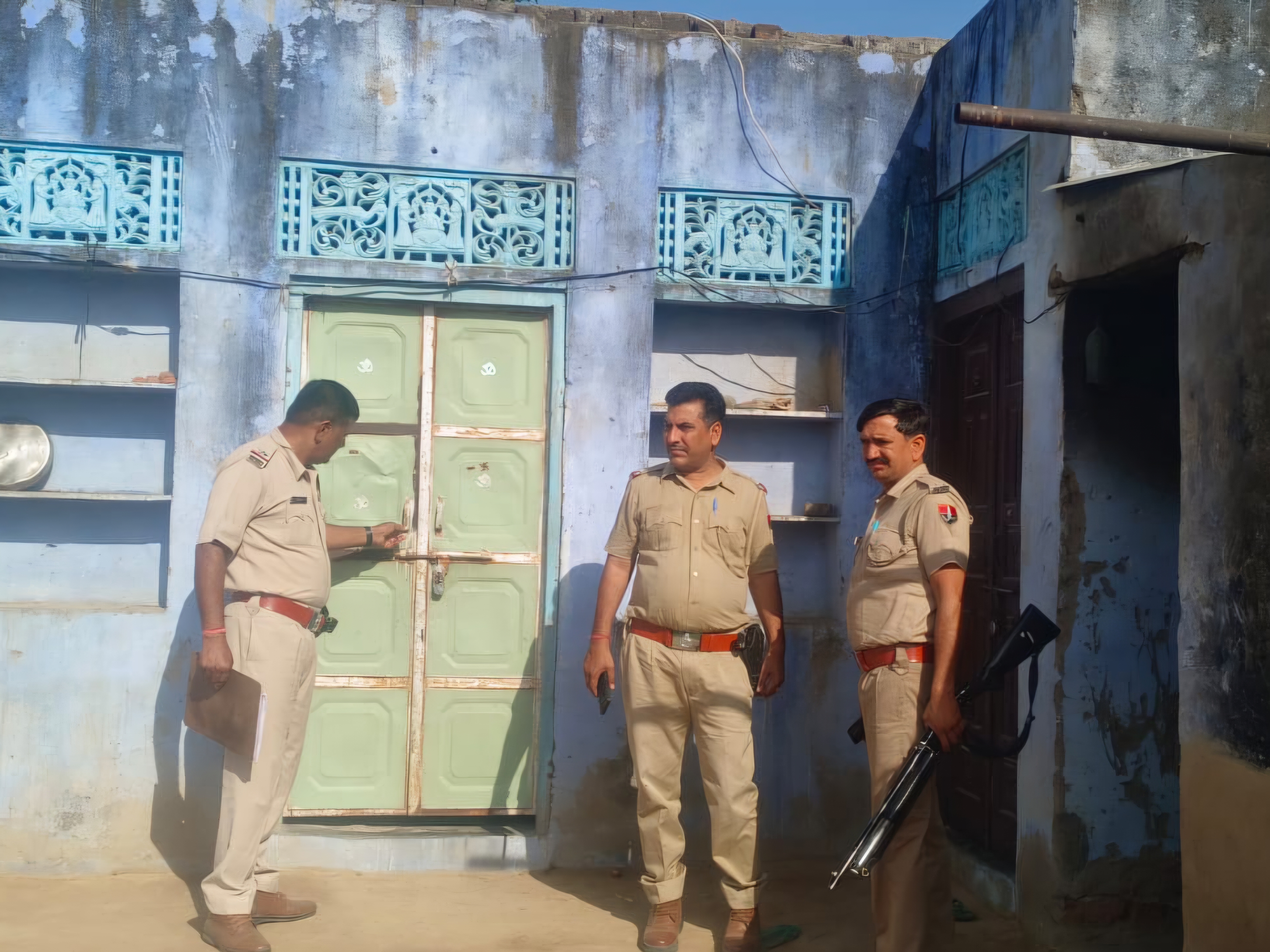 मौके पर जाकर अपराधियों की धर पकड़ की।