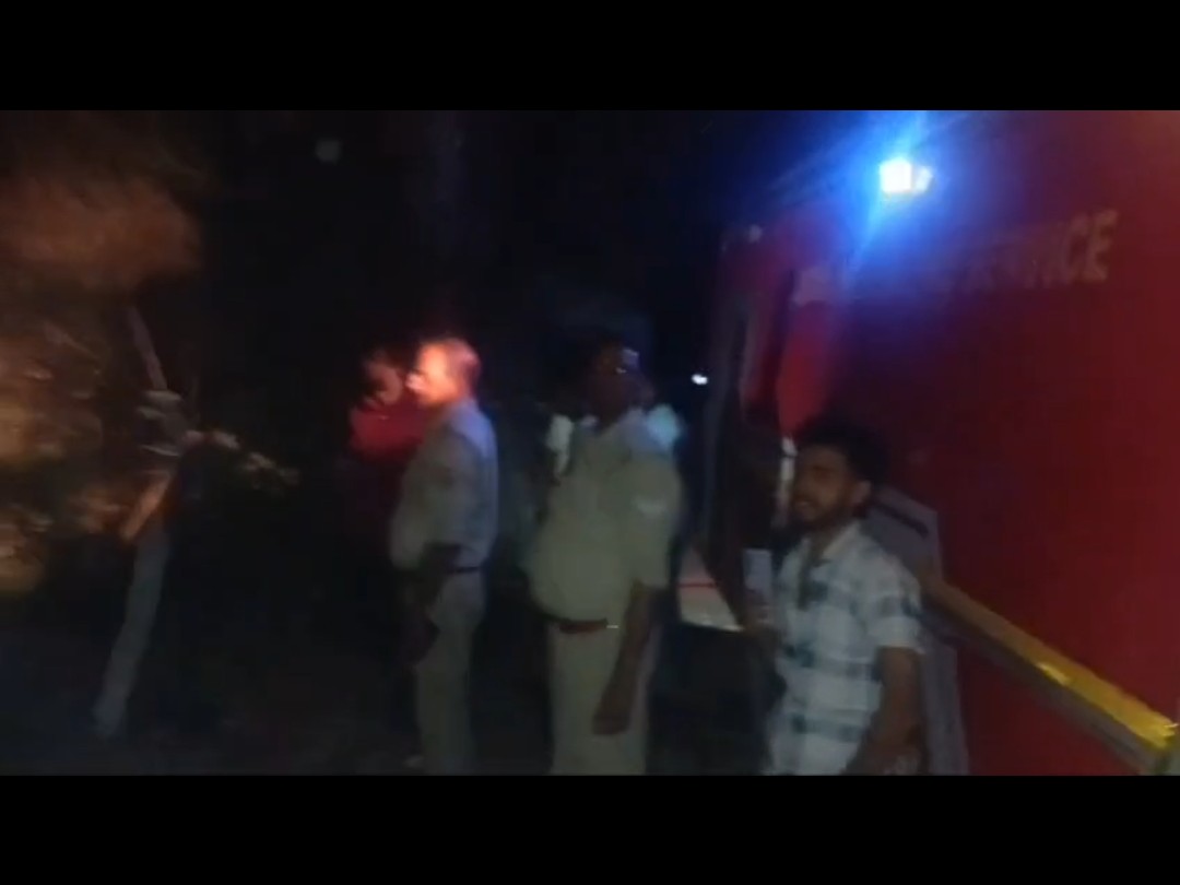 Mandi Dhanora Fire Brigade Controls Bush Fire | Ramganga Canal Near ...