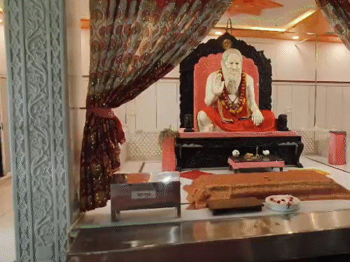 दीक्षा लेने के बाद स्वामी हर्षानंद गिरि।