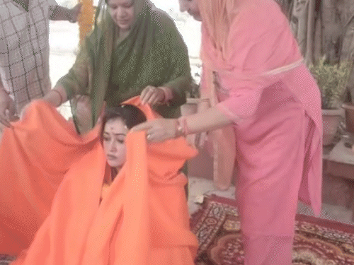 हर्षा रिछारिया ने अब नए आध्यात्मिक जीवन की शुरुआत की।