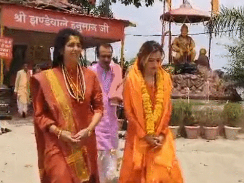 संन्यास के बाद हर्षा रिछारिया अब स्वामी हर्षानंद गिरि कहलाएंगी।