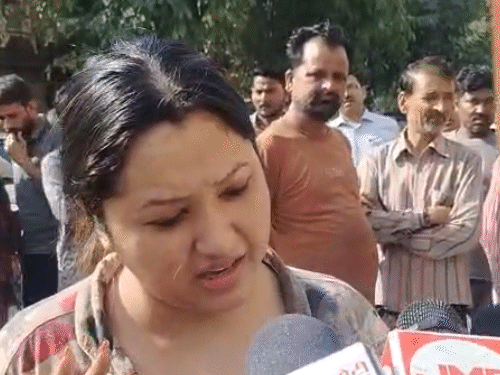 पत्नी रेशमा ने पुलिस से कहा कि पति को आज ही फांसी दे दी जाए।