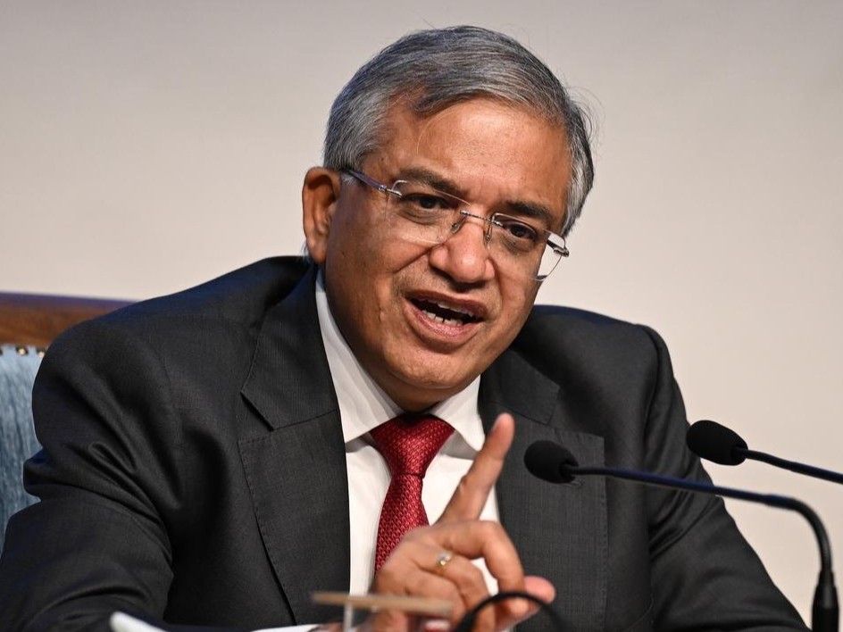 मुख्य चुनाव आयुक्त को हटाने की तैयारी में विपक्ष:  दोबारा नोटिस देंगे, मार्च में एक बार खारिज हो चुका; अब 200 सांसदों का समर्थन जुटाएंगे